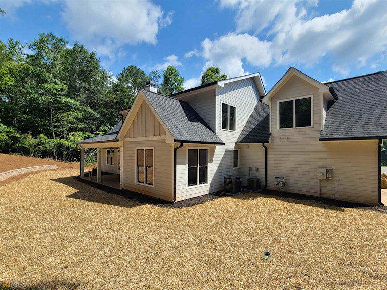 Photo 8 of 32 - 6011 Tradewinds Cv, Gainesville, GA 30506
