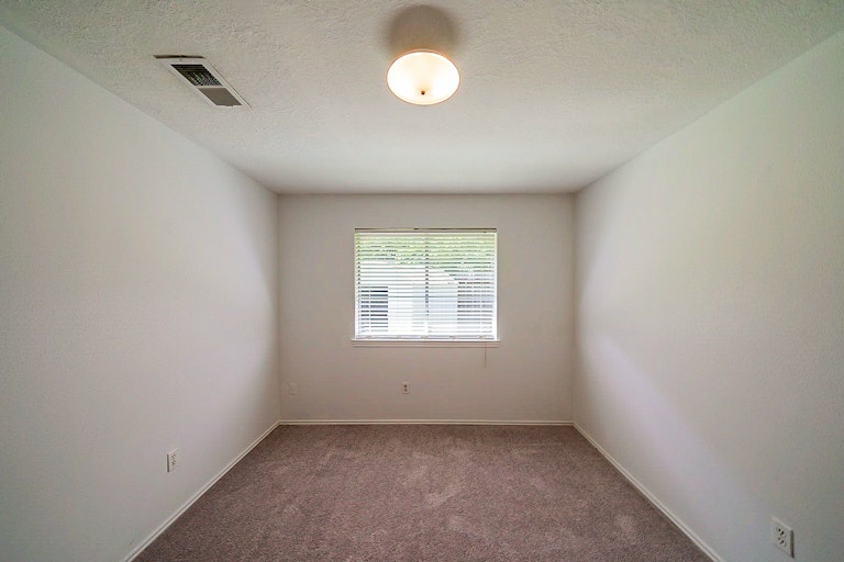 Photo 22 of 28 - 26 Parkbriar Cir, Baytown, TX 77521