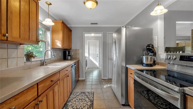 Photo 13 of 38 - 158 Oak Sq S, Lakeland, FL 33813