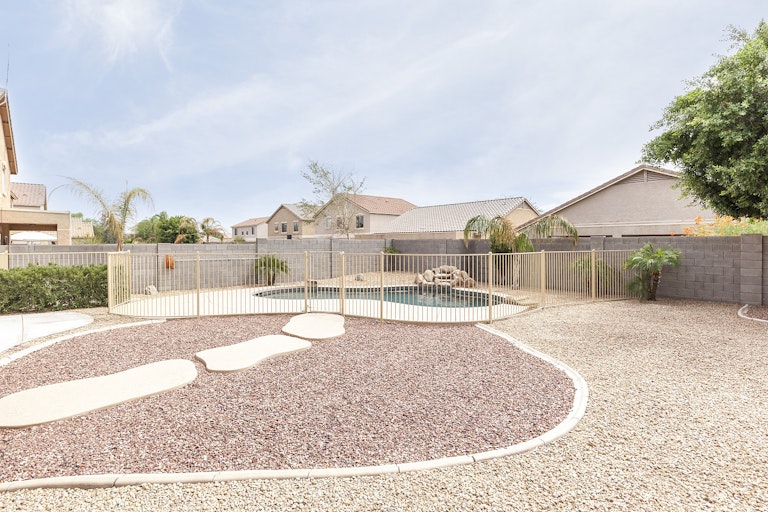 Photo 2 of 26 - 17833 W Maui Ln, Surprise, AZ 85388