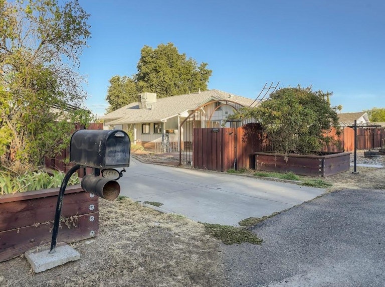 Photo 3 of 35 - 3538 Tarro Way, Carmichael, CA 95608