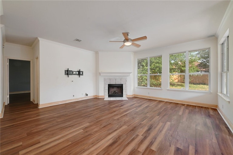 Photo 5 of 31 - 11922 Loomis Dr, Austin, TX 78738