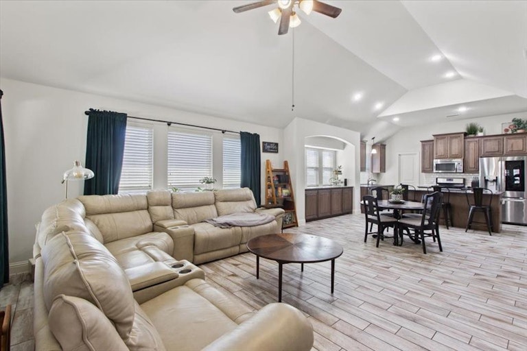 Photo 13 of 25 - 915 Birchwood Dr, Wylie, TX 75098