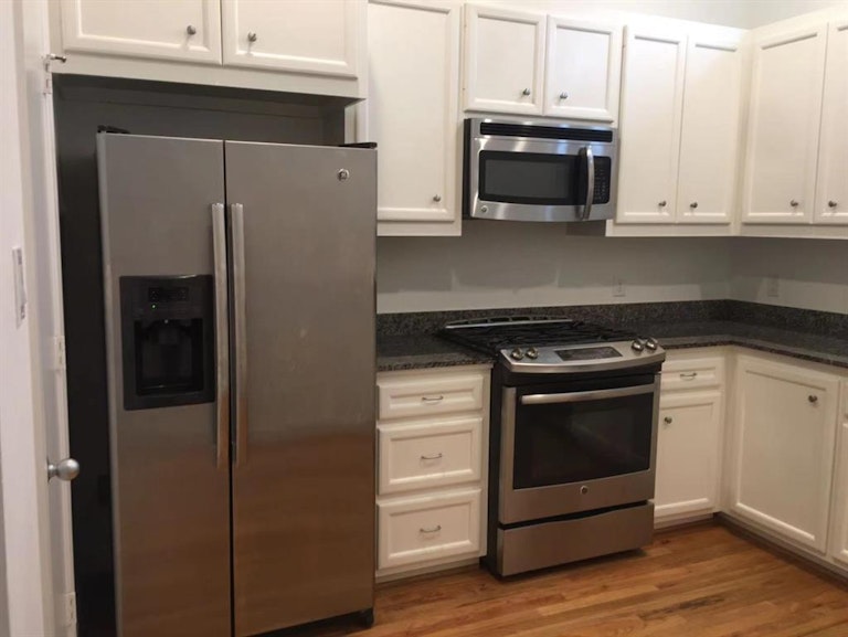 Photo 2 of 18 - 2710 Hullsmith Dr #1001, Houston, TX 77063