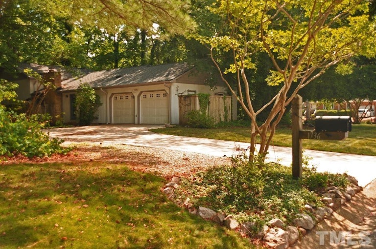 Photo 2 of 25 - 1736 Tropical Dr, Raleigh, NC 27607