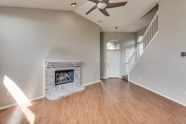Photo 9 of 27 - 1333 Clear Creek Dr, Mesquite, TX 75181