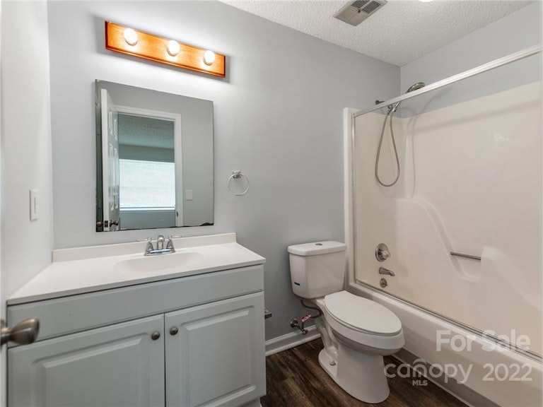 Photo 19 of 38 - 2654 Castle Hill Rd, Gastonia, NC 28052