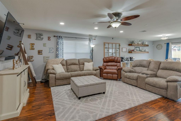 Photo 6 of 23 - 8413 Star Thistle Dr, Fort Worth, TX 76179
