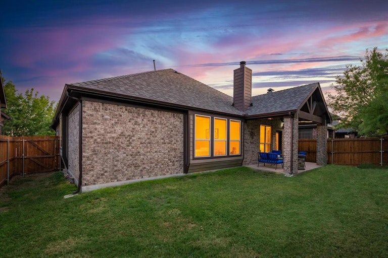 Photo 5 of 40 - 2701 Twinflower Dr, Fort Worth, TX 76244