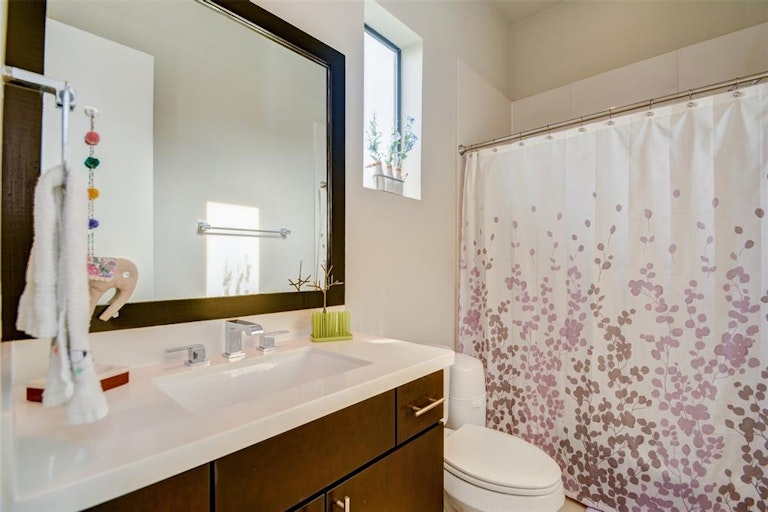 Photo 29 of 49 - 5638 Petty St Unit C, Houston, TX 77007