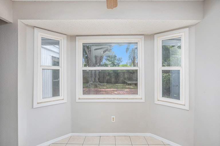 Photo 9 of 18 - 3139 Bordeaux Ln, Clearwater, FL 33759