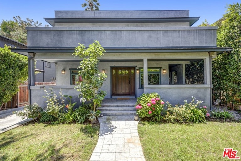 Photo 2 of 49 - 641 N Mariposa Ave, Los Angeles, CA 90004