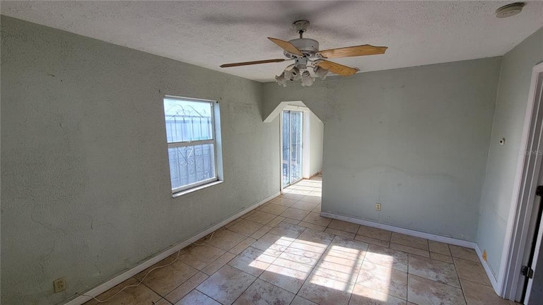 Photo 2 of 20 - 2328 W La Salle St, Tampa, FL 33607