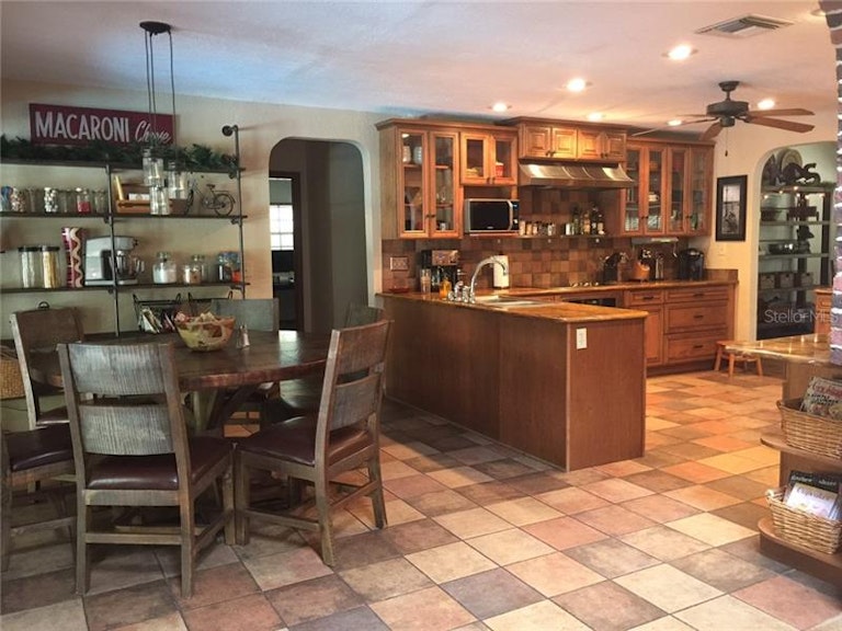 Photo 14 of 25 - 805 Sweetwater Club Blvd, Longwood, FL 32779