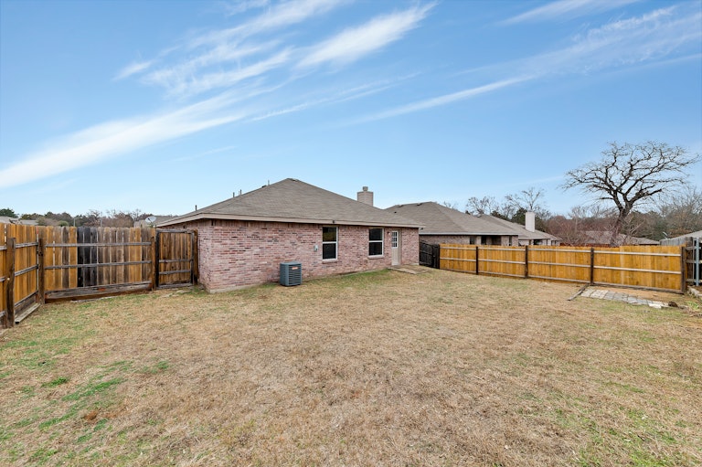 Photo 25 of 26 - 8904 Catalonia Dr, Dallas, TX 75217
