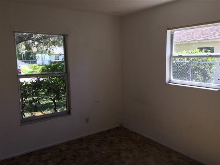 Photo 13 of 24 - 1040 31st St E, Palmetto, FL 34221