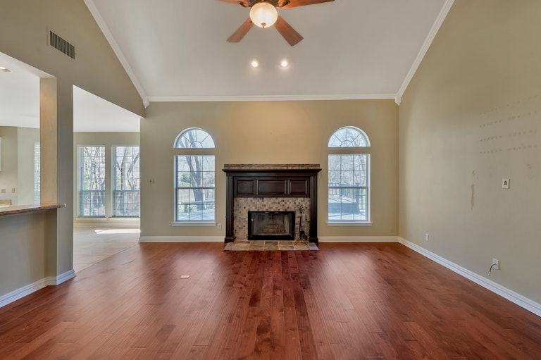 Photo 5 of 38 - 5705 Pleasant Run Rd, Colleyville, TX 76034