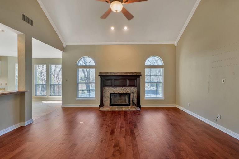 Photo 5 of 38 - 5705 Pleasant Run Rd, Colleyville, TX 76034