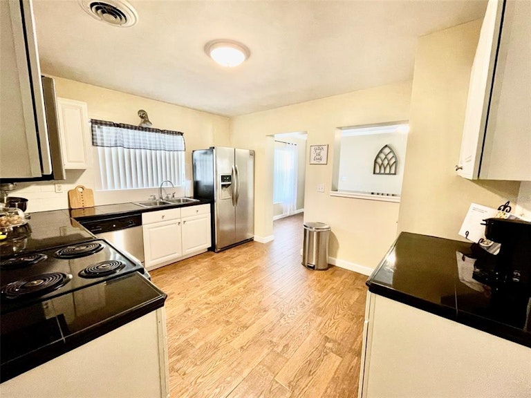 Photo 16 of 23 - 550 E Thelma St, Lake Alfred, FL 33850