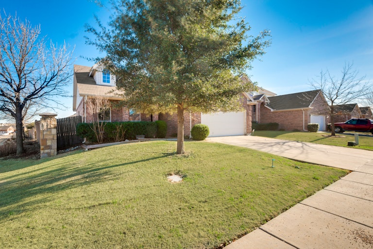 Photo 27 of 27 - 9864 Gallatin Ln, Fort Worth, TX 76177