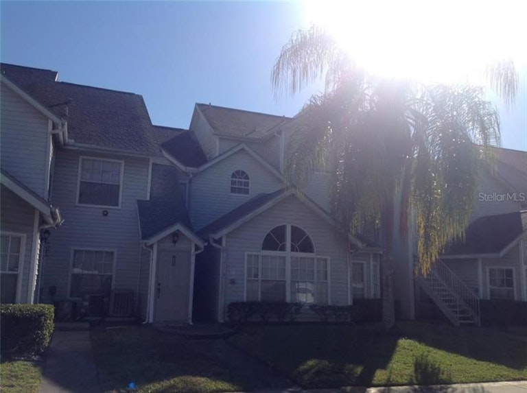 Photo 3 of 8 - 12221 Armenia Gables Cir, Tampa, FL 33612