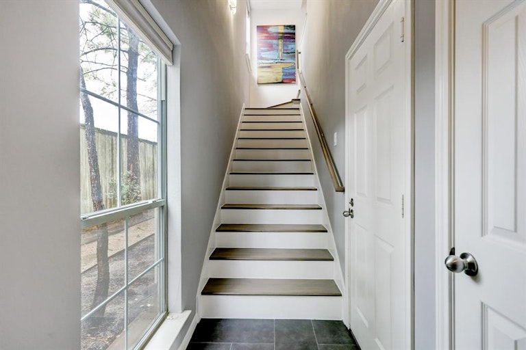 Photo 2 of 20 - 3001 Murworth Dr #501, Houston, TX 77025