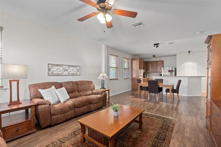 Photo 13 of 37 - 414 Las Colinas Dr, Leander, TX 78641