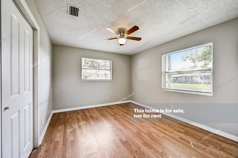 Photo 18 of 27 - 3503 Rogero Rd, Jacksonville, FL 32277