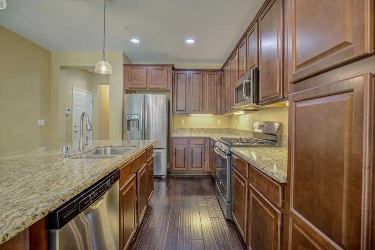 Photo 5 of 35 - 4848 Ammolite Way, Elk Grove, CA 95757