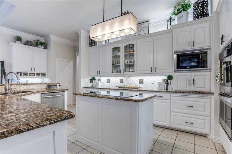 Photo 7 of 28 - 1204 Chatsworth Dr, Colleyville, TX 76034