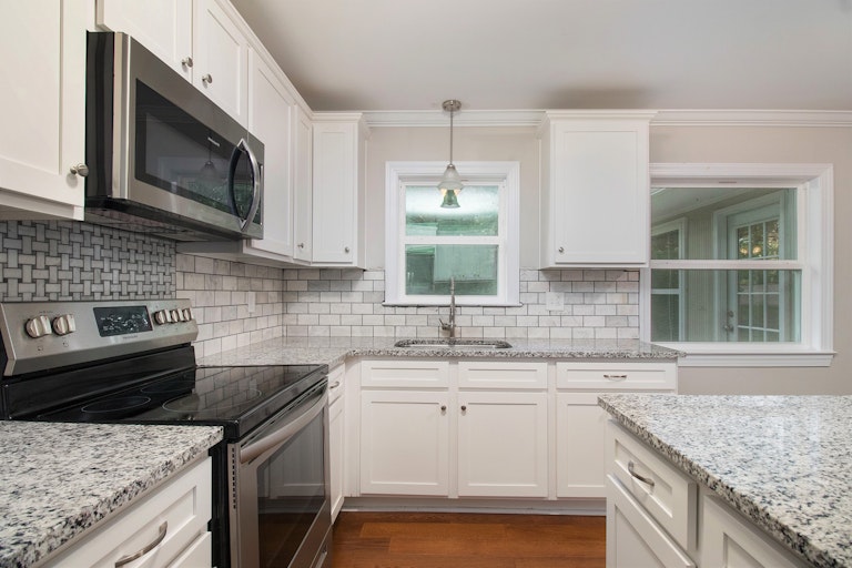 Photo 6 of 16 - 909 White Oaks Cir, Monroe, NC 28112