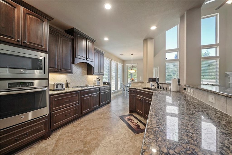 Photo 18 of 47 - 27390 Pendleton Trace Dr, Spring, TX 77386