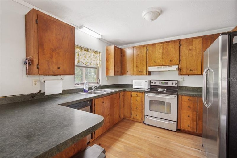 Photo 6 of 22 - 2127 Woods Trl, Lakeland, FL 33809