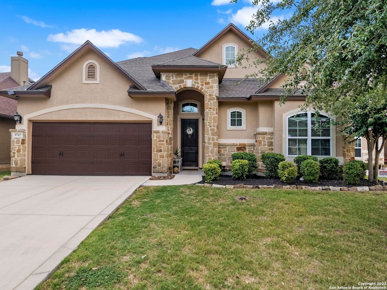 Photo 1 of 38 - 9747 Helotes Hl, Helotes, TX 78023