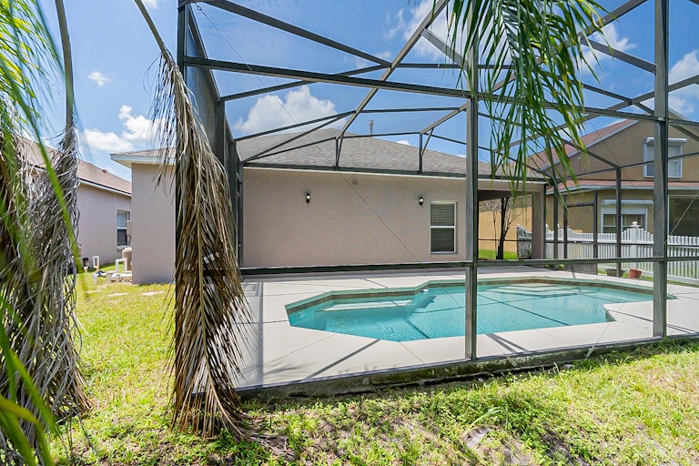Photo 9 of 33 - 1621 Anna Catherine Dr, Orlando, FL 32828