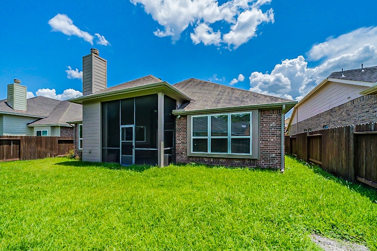 Photo 31 of 35 - 13707 Parkers Cove Ct, Houston, TX 77044