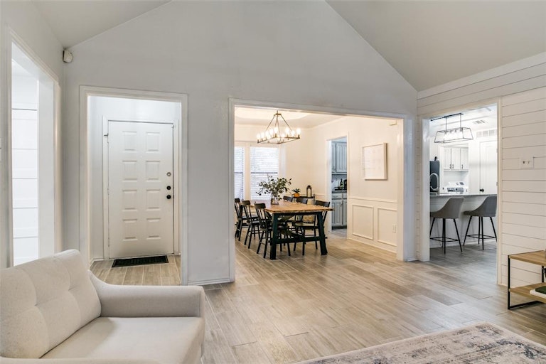 Photo 5 of 25 - 2836 Silverspring Rd, Carrollton, TX 75006