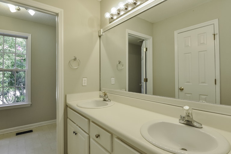 Photo 4 of 24 - 6925 Longridge Dr, Raleigh, NC 27603