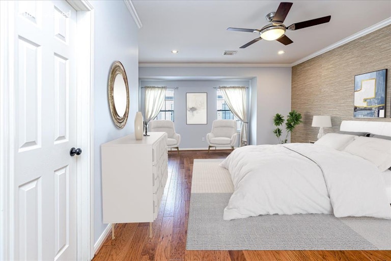 Photo 23 of 47 - 2828 Bering Dr, Houston, TX 77057