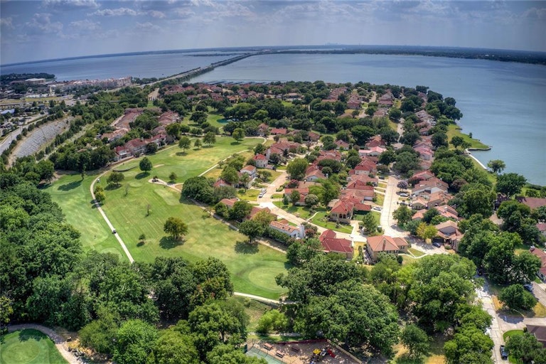 Photo 32 of 39 - 2914 Starboard Dr, Rockwall, TX 75087
