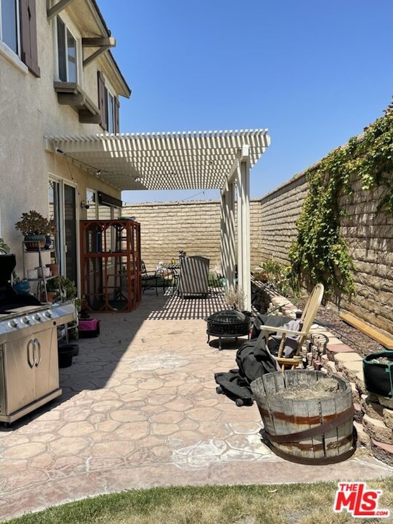 Photo 7 of 7 - 17715 Birkewood Ct, Canyon Country, CA 91387
