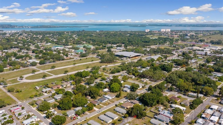 Photo 6 of 32 - 1211 12th Ave W, Palmetto, FL 34221