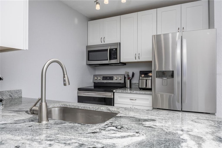 Photo 5 of 35 - 850 S Tamiami Trl #522, Sarasota, FL 34236