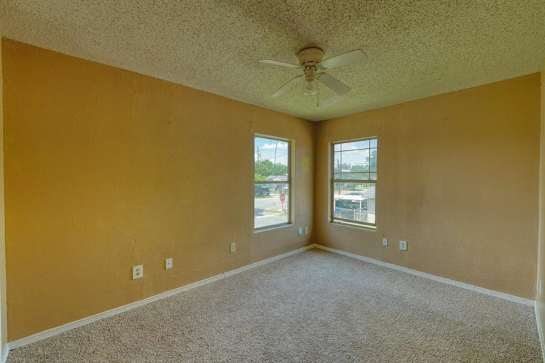 Photo 11 of 16 - 2306 Fennell St #4, Houston, TX 77012