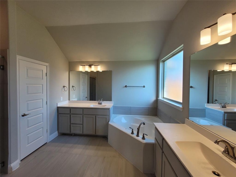Photo 14 of 17 - 701 Alaina Dr, Desoto, TX 75115