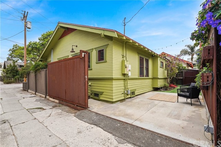 Photo 38 of 42 - 526 E 8th St, Long Beach, CA 90813