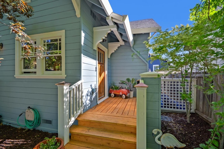 Photo 4 of 47 - 2401 U St, Sacramento, CA 95818