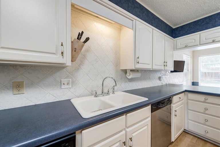Photo 15 of 40 - 312 Greenbriar Ln, Colleyville, TX 76034