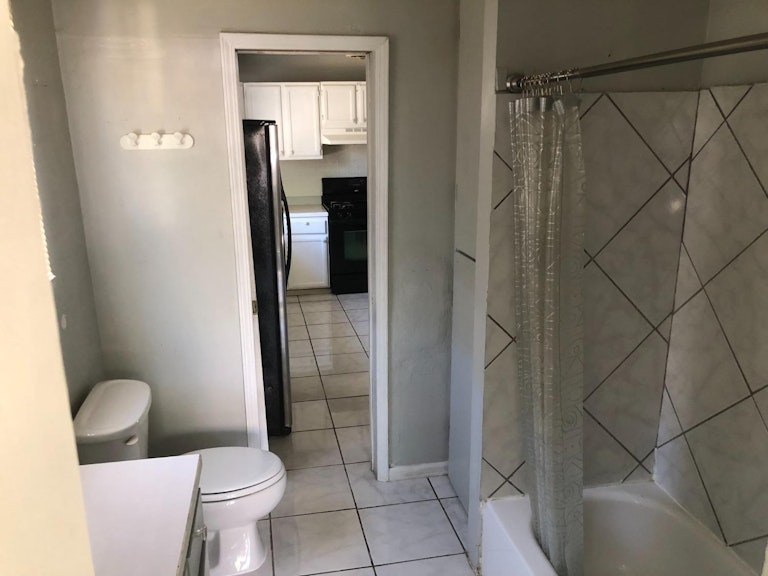 Photo 9 of 19 - 5080 Enrico Blvd, Sacramento, CA 95820