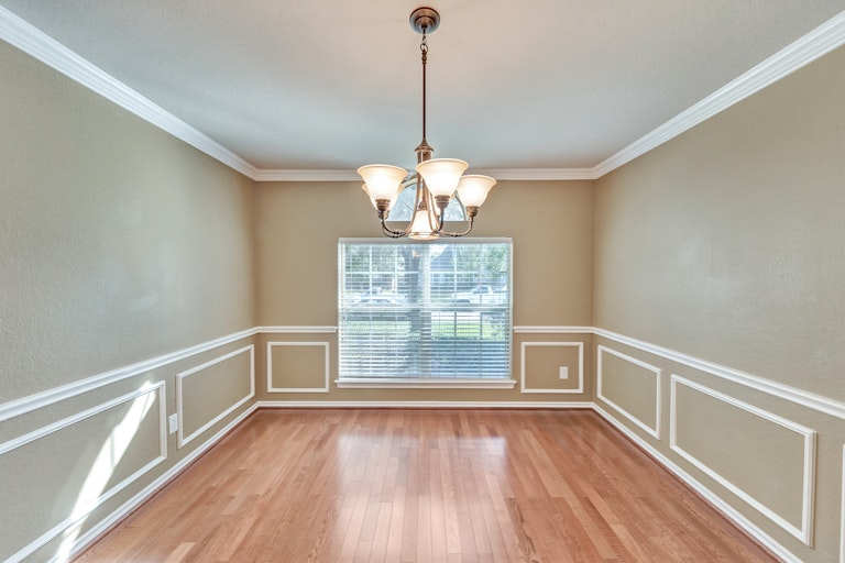 Photo 4 of 28 - 2225 Park Hurst Dr, Arlington, TX 76001